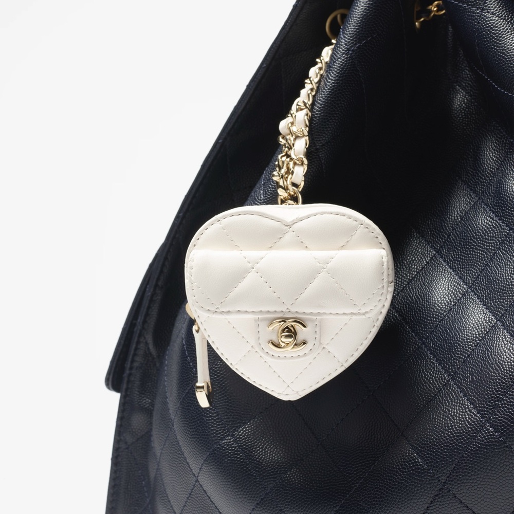 CHANEL Pink Quilted Heart Mini Bag - Picture 4 of 4